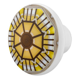 Dekorierte Decke am Bahnhof Tokio Keramikknauf