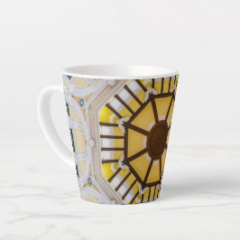 Dekorierte Decke am Bahnhof Tokio Milchtasse