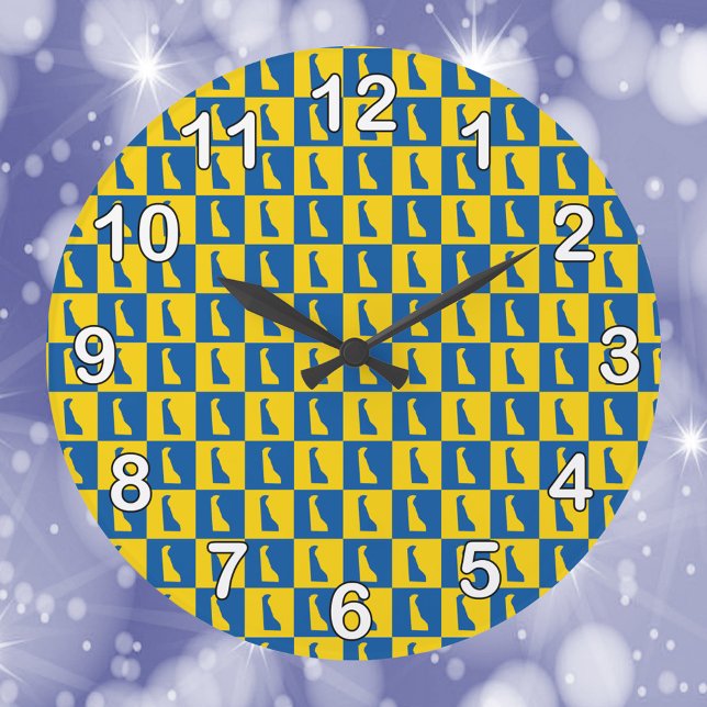 Delaware Blue Gold Pattern Black White Numbers Große Wanduhr (A clock with a yellow gold and blue pattern featuring the US state of Delaware.)