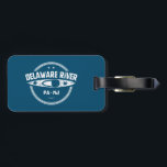 Delaware River Kayaking Gepäckanhänger<br><div class="desc">Der Delaware ist der größte frei fließende Fluss im Osten der Vereinigten Staaten und erstreckt sich entlang von Wäldern,  Ackerland und Dörfern. Er verbindet auch einige der am dichtesten besiedelten Regionen Amerikas.</div>