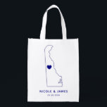 Delaware Wedding Welcome Bag Navy Tasche mit Karte Wiederverwendbare Einkaufstasche<br><div class="desc">Begrüßungsgeschenktasche mit Kartengrafik. Ihre Gäste werden in ihrem Hotel einchecken und diese Tasche mit den Leckereien,  die sie erwarten,  finden. Sie können das Herz mit der Funktion "Weiter anpassen" an den Ort Ihres großen Tages positionieren.</div>
