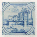 Delft-Fliese, die einen Drawbridge über einem Glasuntersetzer<br><div class="desc">Bild: 56463 Delft Fliese,  die einen Drawbridge über einem Kanal,  19. Jahrhundert zeigt. Niederländische Schule,  (19. Jahrhundert). Privatsammlung,  die Stapleton Sammlung.  Kunst,  schöne Kunst.</div>