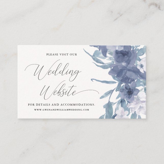Delicate Dusty Blue Floral Wedding Website Begleitkarte (Vorderseite)