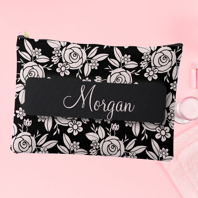 Delicate Roses Personalized Zubehörtasche (Customizable delicate roses makeup accessory zippered pouch.)