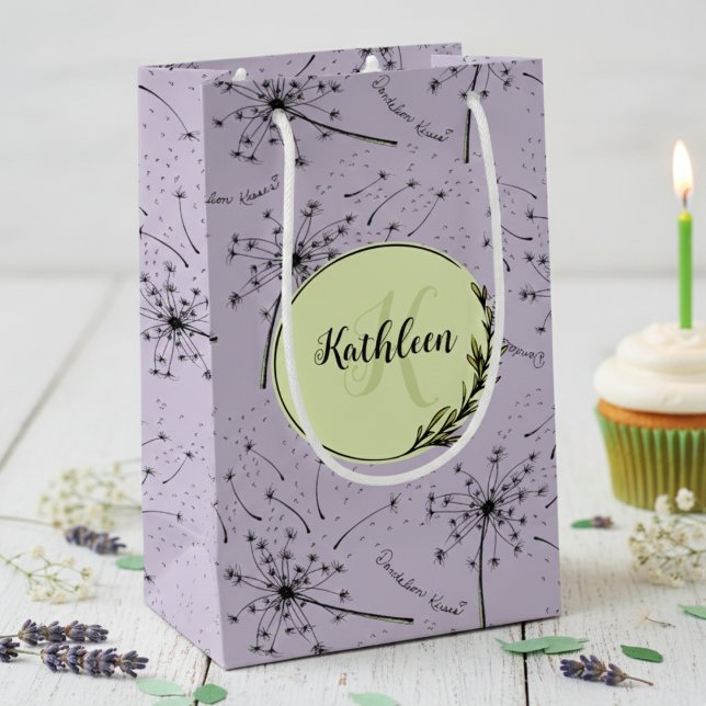 Delikate Lila Wildblume Dandelion Kisses Floral Kleine Geschenktüte (Dandelion Kisses Floral Gift Bag for Her. Purple Monogrammed Dandelion Pattern for Wildflower Lover)
