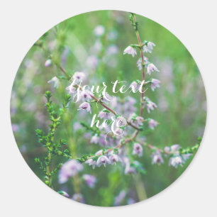 Delikate lila Wildblumen Runder Aufkleber