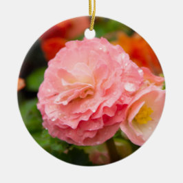 Delikate rosa Blume nach Regen Keramik Ornament