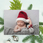 Delikate Schneevolles Foto Baby Birth Feiertagskarte<br><div class="desc">Feiern Sie das erste Weihnachtsfest des Babys mit dieser stilvollen und eleganten Urlaubsankündigung mit einer zarten Schneebänder, dem Namen des Kindes im Drehbuch und den unten stehenden Geburtsstatistiken. Es gibt einen verblassenden Farbverlauf, um den Text nach unten zu markieren. Sie können es je nach Foto mit dem Tool "Anpassen" entfernen....</div>