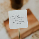 Delikate Schwarze Kalligrafie Begrüßung Quadratischer Aufkleber<br><div class="desc">Diese zarten, schwarzen kalligraphischen Hochzeitsaufkleber sind perfekt für eine moderne Hochzeit. Das romantische minimalistische Design besticht durch eine hübsche und elegante schwarze Typografie auf weißem Hintergrund mit einem sauberen und schlichten Look. Personalisieren Sie diese Aufkleber mit dem Ort Ihrer Hochzeit, Namen und Hochzeitsdatum. Diese Labels eignen sich ideal für Hochzeiten...</div>