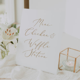 Delikates Gold Mini Chicken und Waffelstation Sockelschild