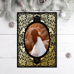 Delikates Poinsettia Oval Frame Foto Folien Feiertagskarte<br><div class="desc">Original illustrierter Rahmen aus Poinsettias und heiligen Blätter. Ebenfalls in alternativer Ausrichtung verfügbar; wählen Sie aus Gold,  Rose oder Silberfolie; Sie können auch die darunter liegende Farbe mit der Ebenenoption ändern,  die svg-Dateifarbe auswählen.</div>