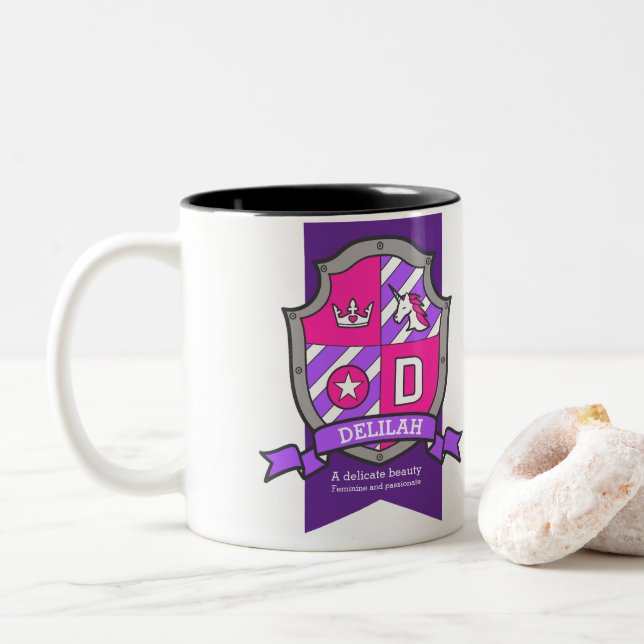 Delilah Buchstabe D Wappen rosa Einhornname Zweifarbige Tasse (Mit Donut)