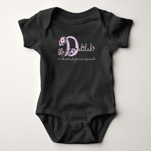 Delilah-Name bedeutet Mono-Herz rosa Baby Strampler