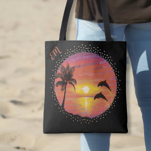 Delphine spielen im Sonnenuntergang