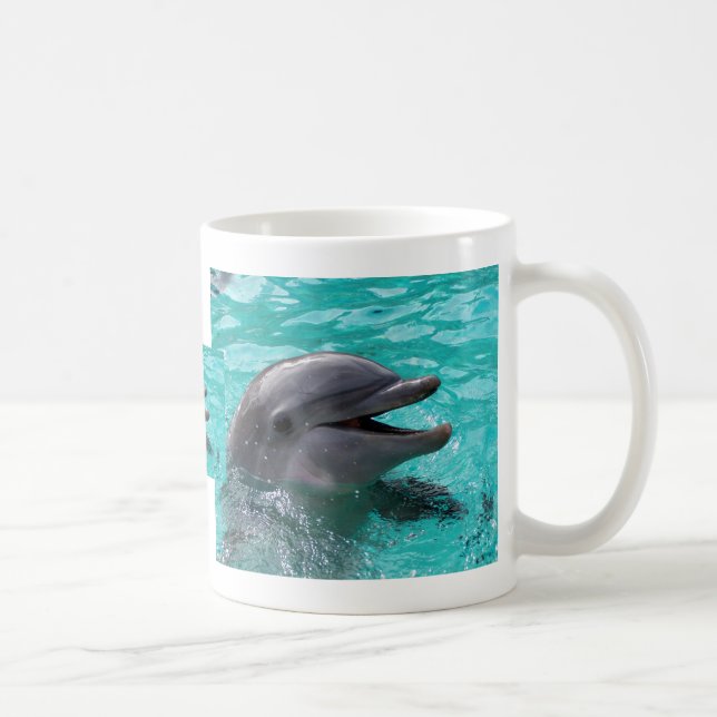 Delphinkopf im Aquamarinewasser Tasse (Rechts)
