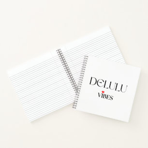 Delulu-Stimmung, Lustiges Ästhetik-Zitat Geschenk Notizbuch