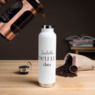 Delulu Vibes, Lustiges Ästhetik-Zitat-Geschenk Trinkflasche