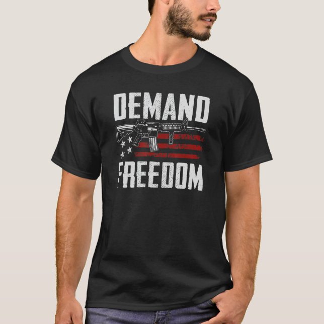 Demand Freedom 2. Amendment Pro Gun AR15 USA Flag T-Shirt (Vorderseite)