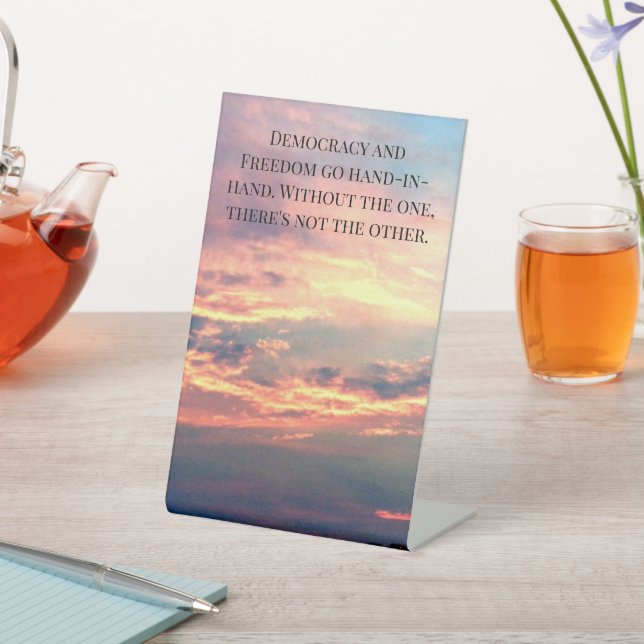 Democracy Freedom Liberty Inspiring Patriotic USA Sockelschild (In SItu)
