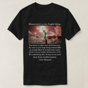 Demokratie ist eine sehr zerbrechliche Sache. T-Shirt