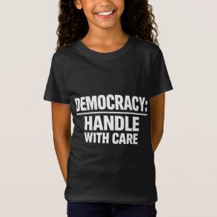 Demokratie mit Sorgfalt behandeln T-Shirt