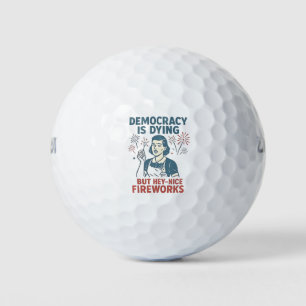 Demokratie stirbt, aber Hey, nette Feuerwerke Golfball