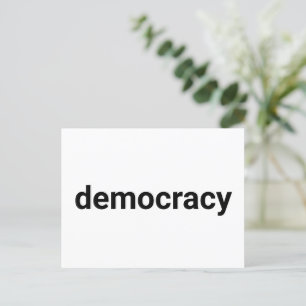 Demokratische minimalistische Typografie schwarz-w Postkarte