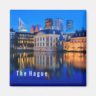 Den Haag Skyline am blauen Stundentextmagneten Magnet