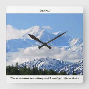 Denali / Mtns are calling-J Muir/with border Quadratische Wanduhr