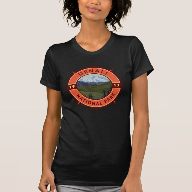 Denali Nationalpark Retro Kompass Emblem T-Shirt (Vorderseite)