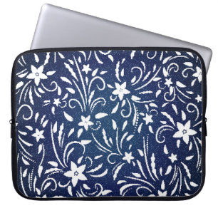 Denim Blooms: Blumenmuster Hintergrund Laptopschutzhülle
