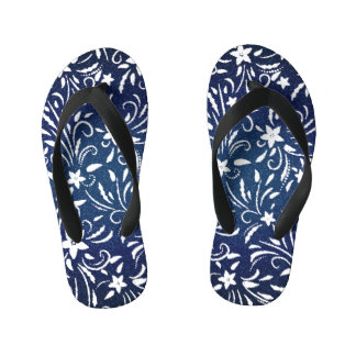 Denim Blooms: Hintergrundinformationen zu Blumenmu Kinderbadesandalen