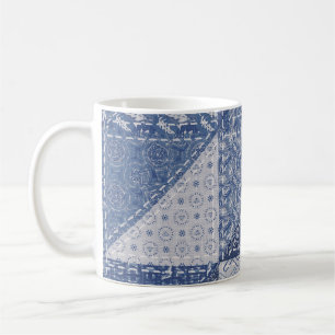 Denim-Dreieck-Patchwork-Vintage-Textur. Kaffeetasse