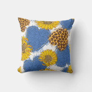 Denim Herzen aus Stoff mit abgerissenen Kanten und Kissen