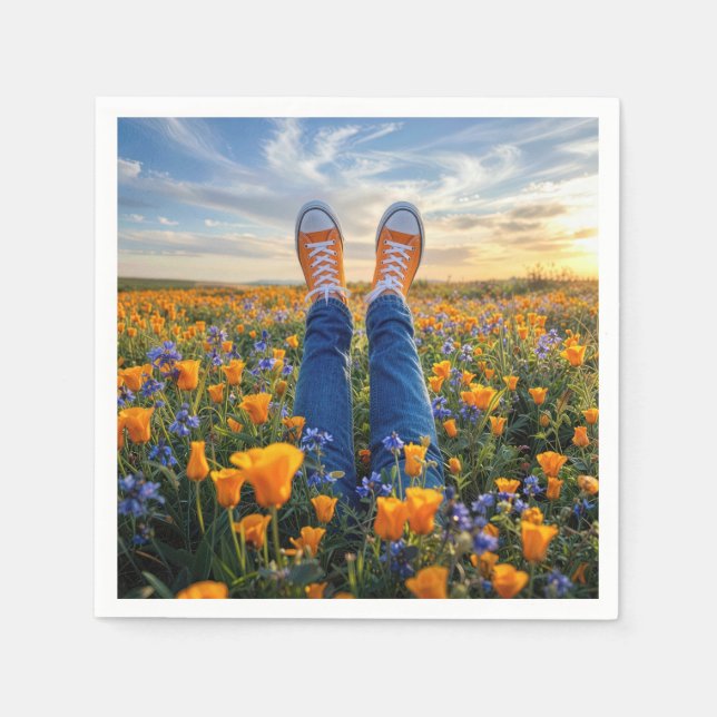 Denim-Jeans und orange Sneaker in Blumen Serviette (Vorderseite)