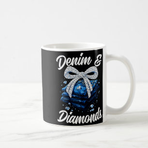 Denim und Diamanten verneigen sich vor glamouröser Kaffeetasse