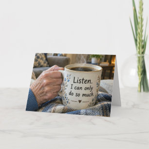 Denk an Dich Frau hält eine Kaffeetasse Karte