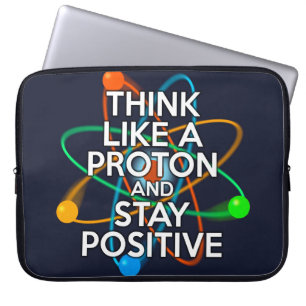 DENKE WIE EIN PROTON UND BLEIBE POSITIV LAPTOPSCHUTZHÜLLE