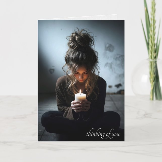 Denken Sie an Ihr Mädchen in einem dunklen Raum Karte (Vorderseite)