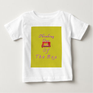 Denken Sie aus der Schachtel. Baby T-shirt