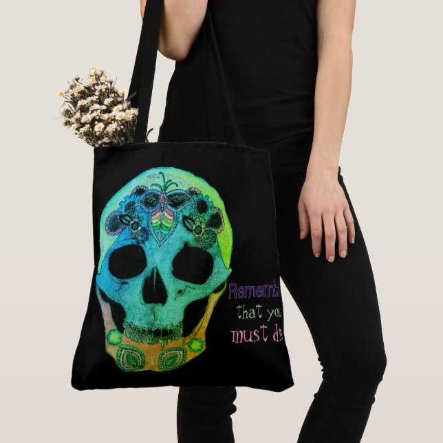 Denken Sie daran, dass Sie silberne Halskette die  (Von Nahem)