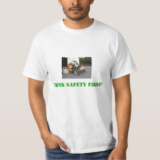 Denken Sie Sicherheit erste! T-Shirt