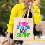Denken Sie stark, nicht hässlich inspirierende Fit Tragetasche<br><div class="desc">Denken Sie stark, nicht hässlich. Ein Anorexie-Erholung-Zitat-Geschenk für die Genesung der Anorexie lernen, ihren wunderschönen Körper zu Liebe und sich selbst zu akzeptieren. Körperbild ist so wichtig. Sei ein Krieger. Es gibt mehr zu leben als dünn zu sein, so leben. Ein cooles körperpositives Design für jemanden in Muskeln und Kraft...</div>