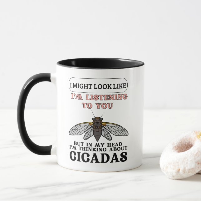 Denken über Cicadas Tasse (Mit Donut)
