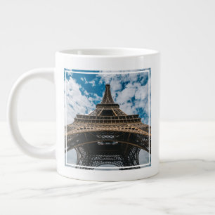 Denkmäler Looking Up at the Eiffel Tower Jumbo-Tasse