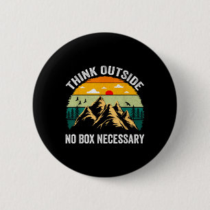 Denkt außerhalb keiner Box notwendiges Bergwandern Button