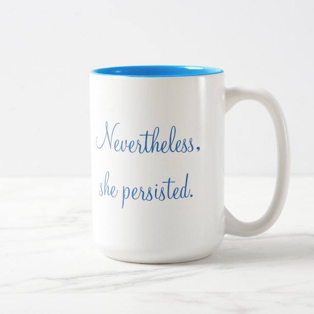 Dennoch bestand sie zwei-getonte Tasse fort (Rechts)