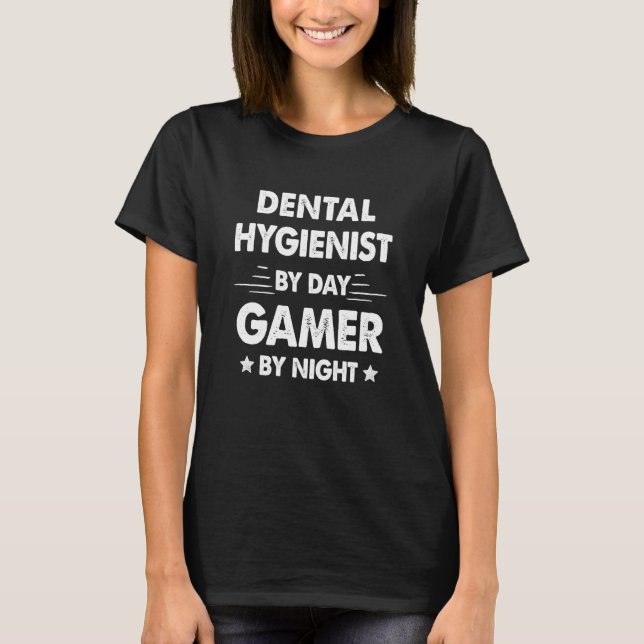 Dental Hygienist By Day Gamer By Night T-Shirt (Vorderseite)