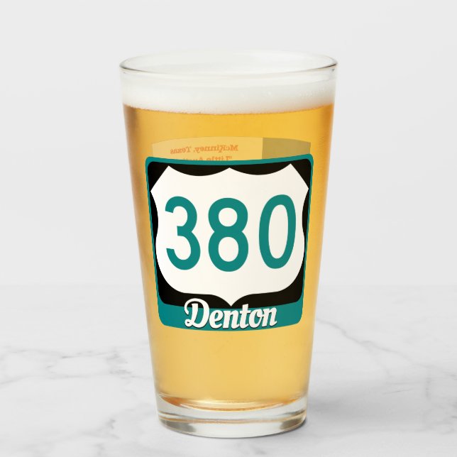 Denton, Texas, & US 380, Pint Glass Glas (Vorne (Gefüllt))