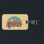 Denver Colorado City Skyline Vintag Cityscape Gepäckanhänger<br><div class="desc">Vintages und retro City Design mit wunderschöner Skyline, touristischer Attraktion und Stadtbild. Cooler Wolkenkratzer und Gebäude Silhouette Illustrationen für Touristen und Reisende. Ideal als Souvenir, um Zuhause auf Reisen zu bringen. Rett die Erinnerung an deine Reise und Ferien mit Familie und Freunden. Die Hintergrundfarbe kann auf die gewünschte Farbe angepasst...</div>